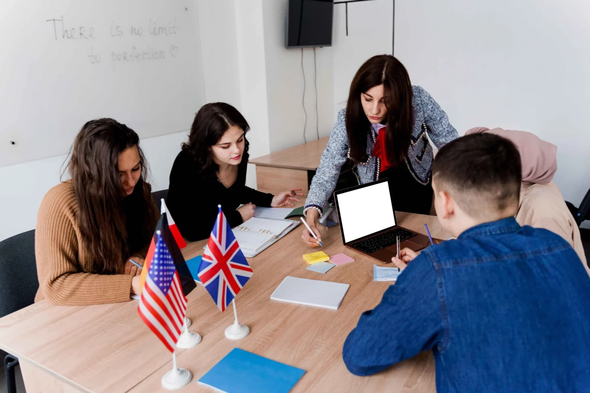English Kids & Teens Program: Membangun Fondasi Bahasa Inggris Sejak Dini